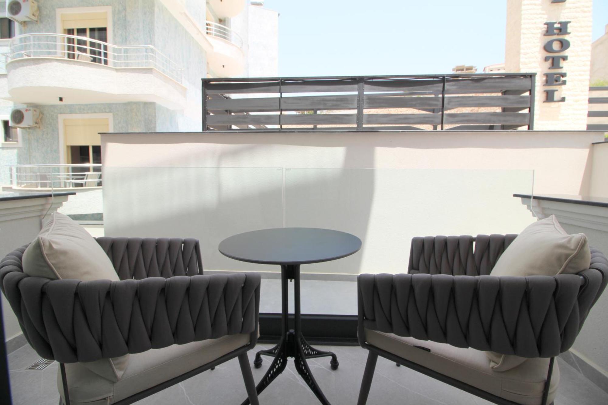 Rozafa Palace Hotel Sarandë Værelse billede